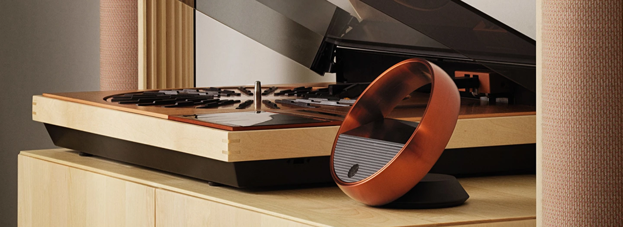 Turntable on wooden base